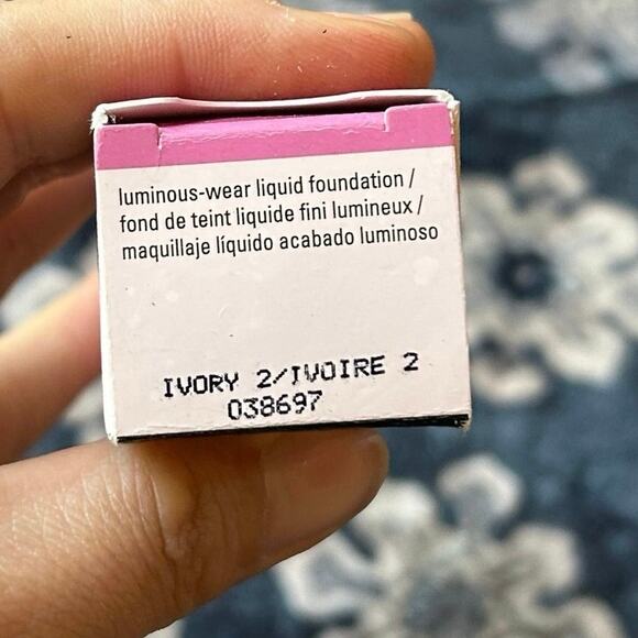 Mary Kay Timewise Luminous Wear Liquid Foundation IVORY 2 - Picture 2 of 5